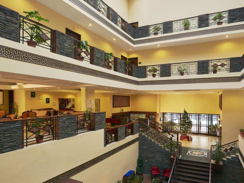Club Mahindra Snow Peaks Manali Hotel Exterior photo