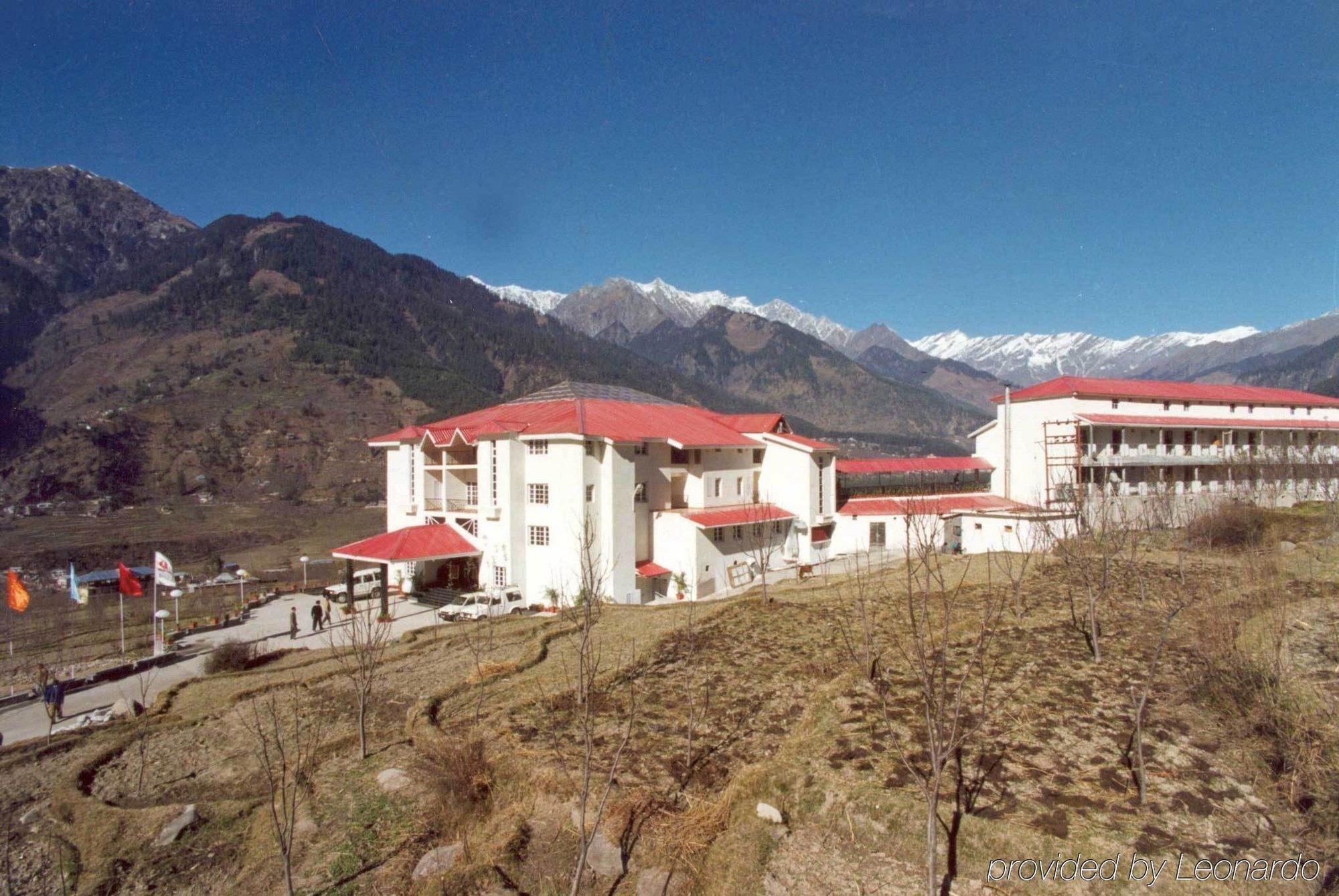 Club Mahindra Snow Peaks Manali Hotel Exterior photo